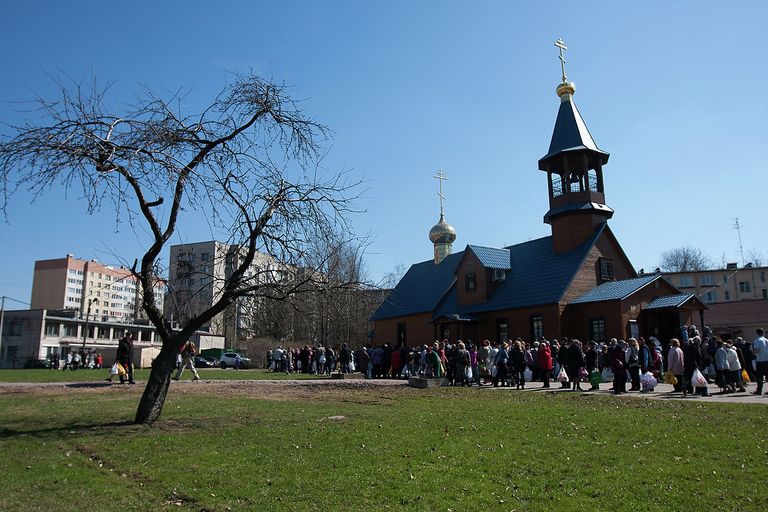 Освящение куличей и яиц в церкви святителя Петра Митрополита Московского в Петербурге Освящение куличей и яиц в церкви святителя Петра Митрополита Московского в Петербурге