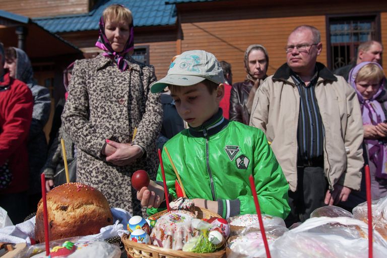 Освящение куличей и яиц в церкви святителя Петра Митрополита Московского в Петербурге Освящение куличей и яиц в церкви святителя Петра Митрополита Московского в Петербурге