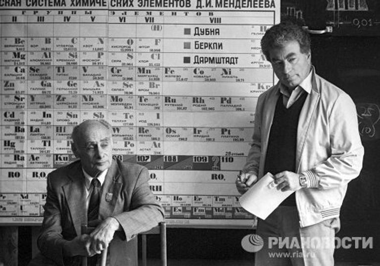 Академик Георгий Николаевич Флеров и академик Юрий Цолакович Оганесян