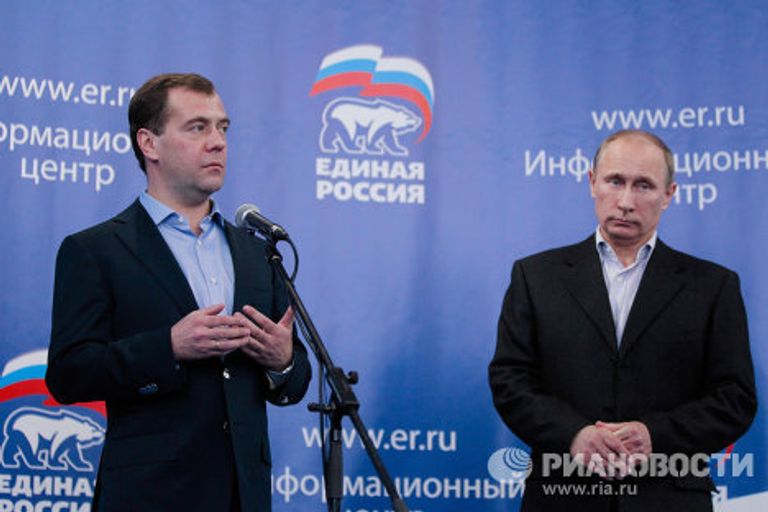 Д. Медведев и В. Путин в центральном штабе Единой России Д. Медведев и В. Путин в центральном штабе Единой России