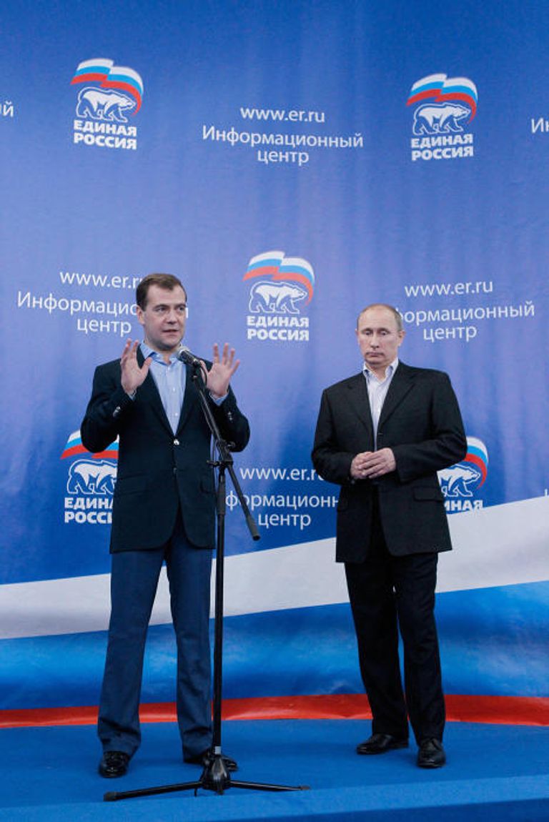 Д. Медведев и В. Путин в центральном штабе Единой России Д. Медведев и В. Путин в центральном штабе Единой России