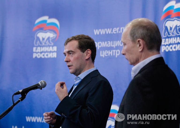 Д.Медведев и В.Путин в Центральном штабе Единой России Д.Медведев и В.Путин в Центральном штабе Единой России