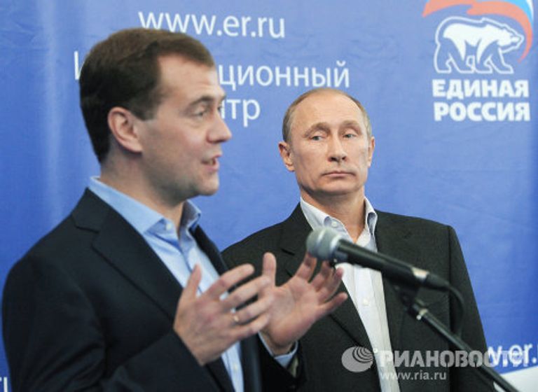 Д.Медведев и В.Путин в Центральном штабе Единой России Д.Медведев и В.Путин в Центральном штабе Единой России