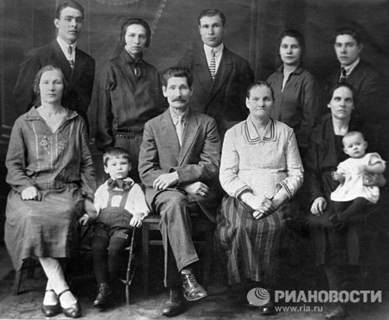 Семейный портрет Брежневых Семейный портрет Брежневых
