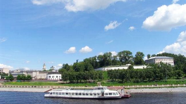 Вид на Кострому с Волги. Архивное фото Вид на Кострому с Волги. Архивное фото
