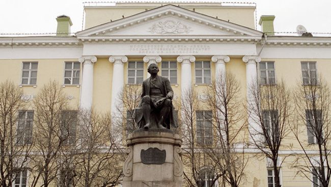 Здание Московского Государственного университета. Факультет журналистики