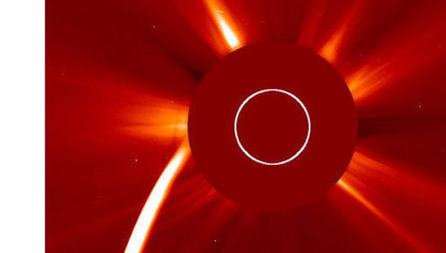 Последние снимки кометы, сделанные коронографом LASCO обсерватории SOHO Последние снимки кометы, сделанные коронографом LASCO обсерватории SOHO