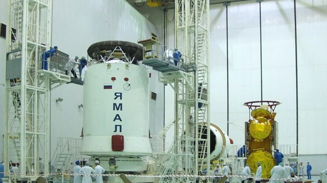 Спутник связи Ямал-201, принадлежащий компании Газпром - Космические системы. Архивное фото