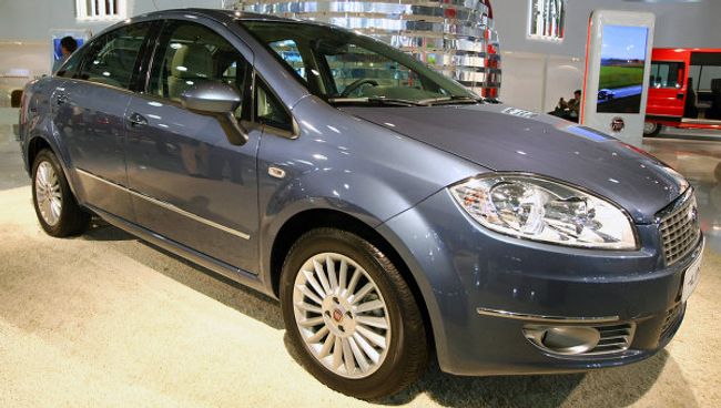 Автомобиль Fiat Linea на Московском международном автосалоне