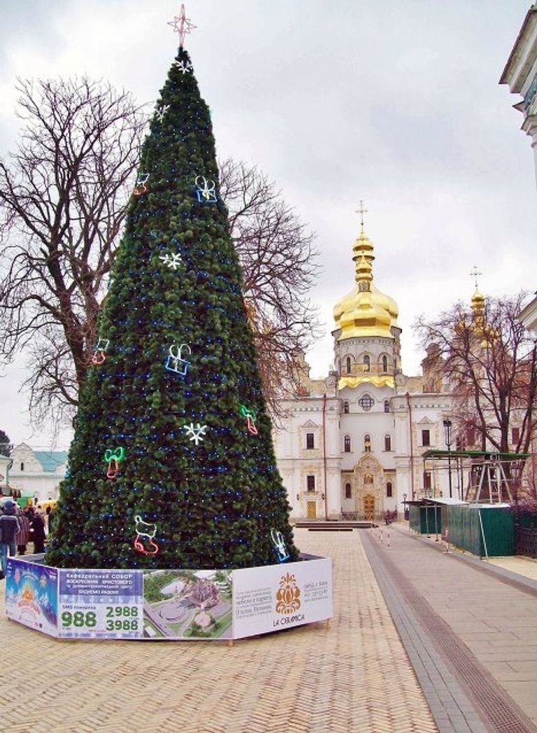 Рождественская елка на Соборной площади Печерской лавры