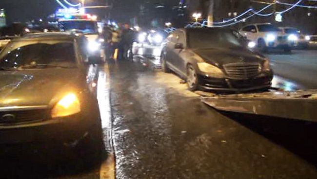 Три автомобиля столкнулись на Бородинском мосту в Москве