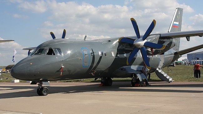 Самолет Ан-140-100