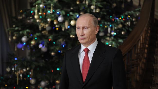 Владимир Путин поздравляет россиян с наступающим Новым годом Владимир Путин поздравляет россиян с наступающим Новым годом
