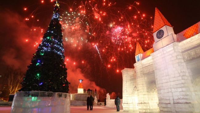 Ледовый городок в Новосибирске, архивное фото Ледовый городок в Новосибирске, архивное фото