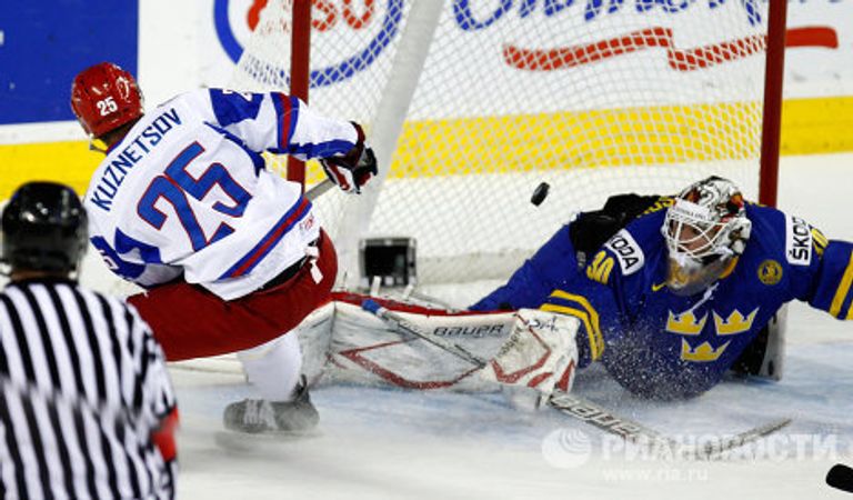 Игровой момент матча Россия - Швеция Игровой момент матча Россия - Швеция
