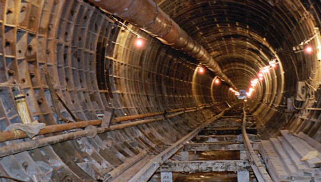 Строительство тоннеля метро. Архив