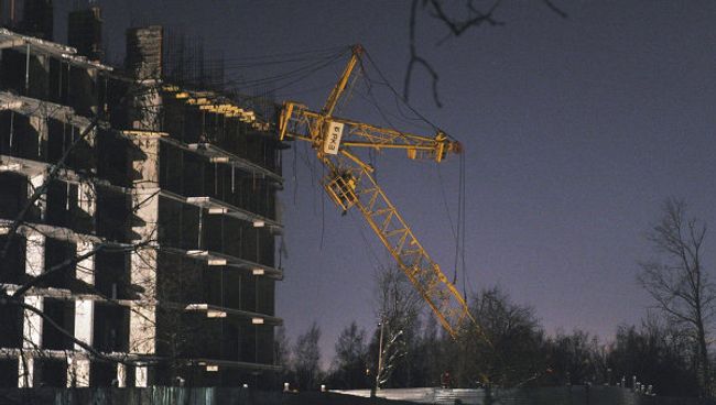 Два башенных крана упали на стройке в подмосковном Подольске Два башенных крана упали на стройке в подмосковном Подольске