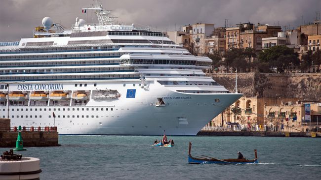Круизный лайнер Costa Concordia. Архивное фото