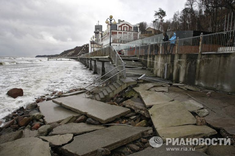 В Светлогорске во время шторма пострадал променад В Светлогорске во время шторма пострадал променад