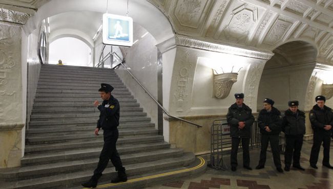 Сотрудники полиции в метро. Архив Сотрудники полиции в метро. Архив