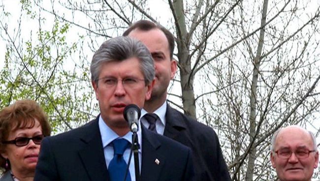 Волгоградский губернатор привез в Москву горсть родной земли Волгоградский губернатор привез в Москву горсть родной земли