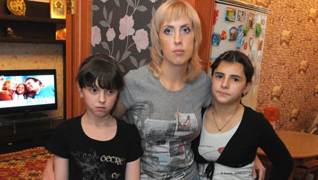 Семьи, в которых 12 лет назад в роддоме перепутали детей Семьи, в которых 12 лет назад в роддоме перепутали детей