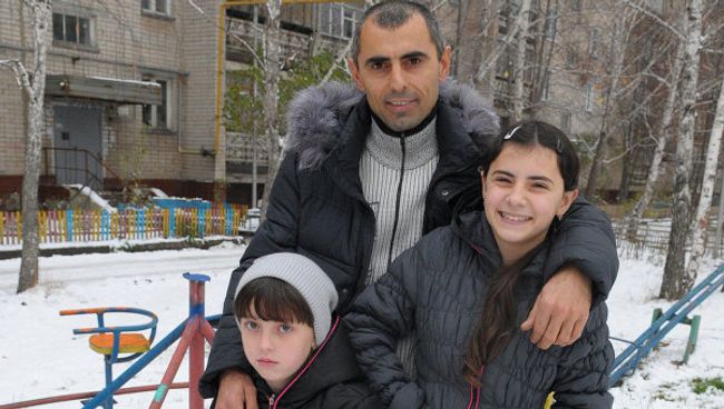 Семьи, в которых 12 лет назад в роддоме перепутали детей Семьи, в которых 12 лет назад в роддоме перепутали детей