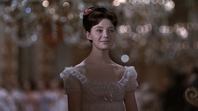 Артистка Людмила Савельева в роли Наташи Ростовой на съемках кинофильма Война и мир Артистка Людмила Савельева в роли Наташи Ростовой на съемках кинофильма Война и мир