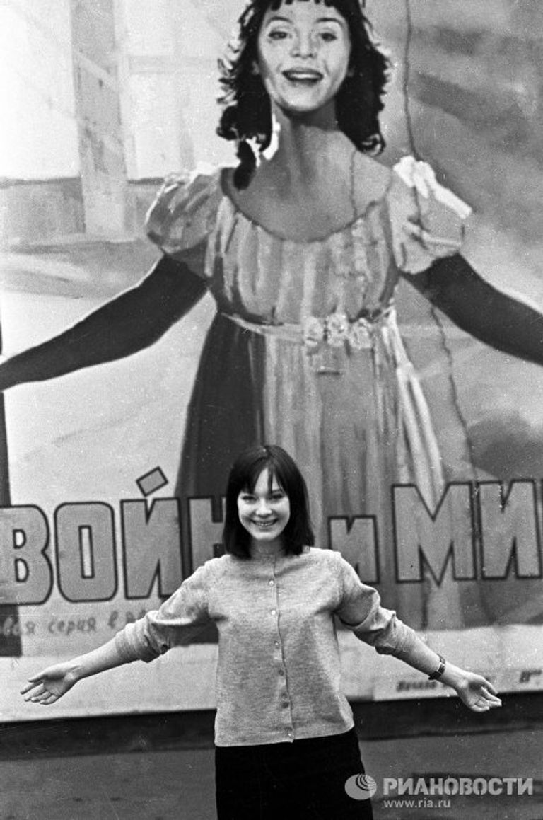 Актриса Людмила Савельева Актриса Людмила Савельева