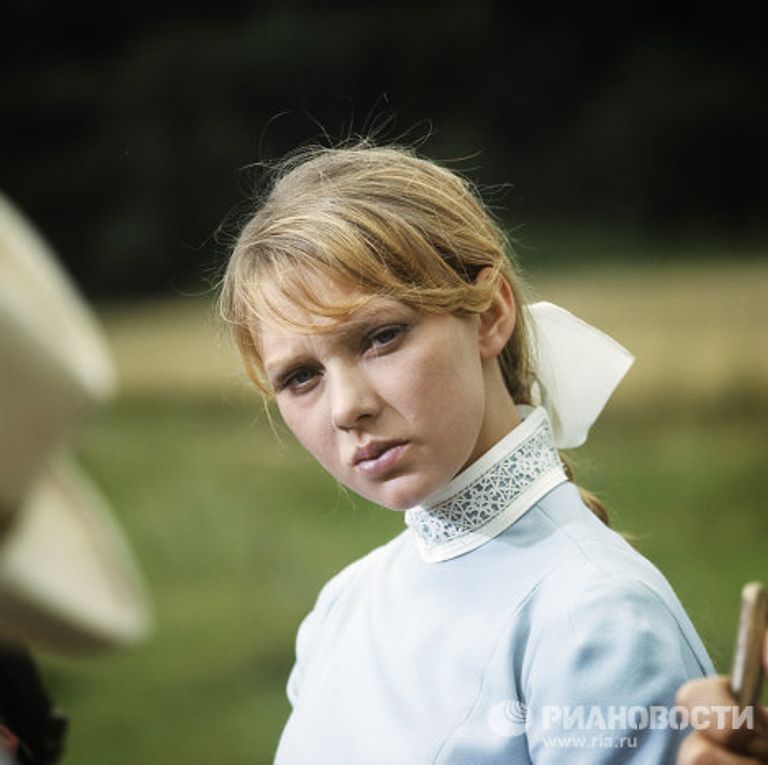 Актриса Людмила Савельева Актриса Людмила Савельева