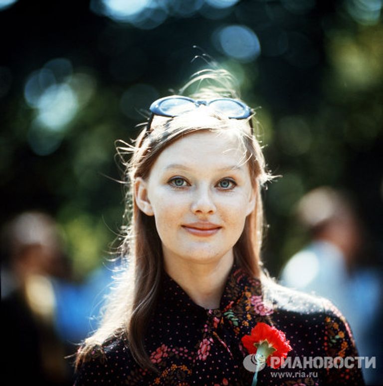 Актриса Людмила Савельева Актриса Людмила Савельева