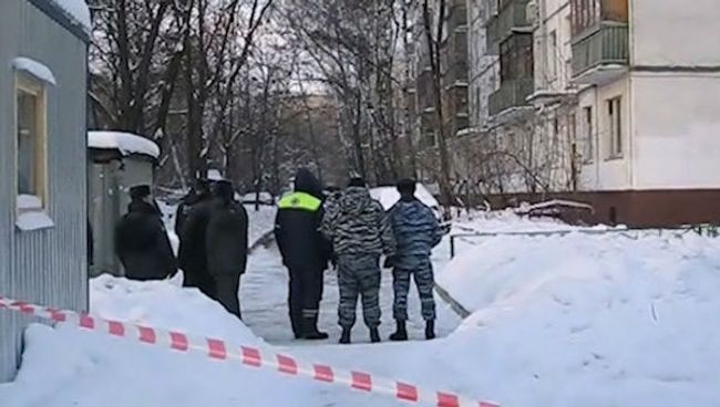 Саперы обнаружили боевую гранату под автомобилем на востоке Москвы Саперы обнаружили боевую гранату под автомобилем на востоке Москвы