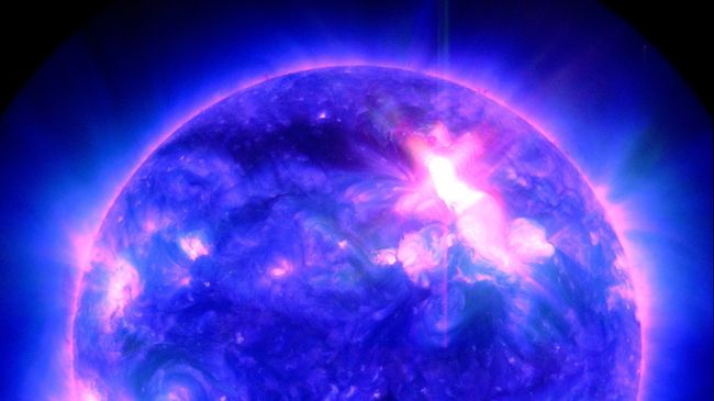 Вспышка на Солнце 23 января 2011 года, снимок солнечной обсерватории SDO
