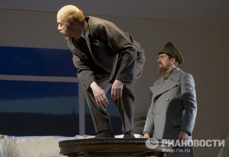 Пресс-показ спектакля Горки-10 режиссера Дмитрия Крымова Пресс-показ спектакля Горки-10 режиссера Дмитрия Крымова
