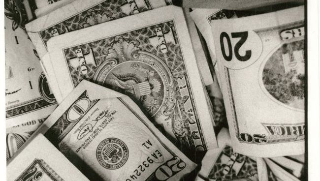 Доллар снова опустился нуже 29 рублей, евро вырос на 4 копейки Доллар снова опустился нуже 29 рублей, евро вырос на 4 копейки