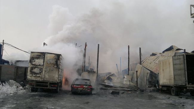 На юге Москвы рухнула кровля горящего ангара