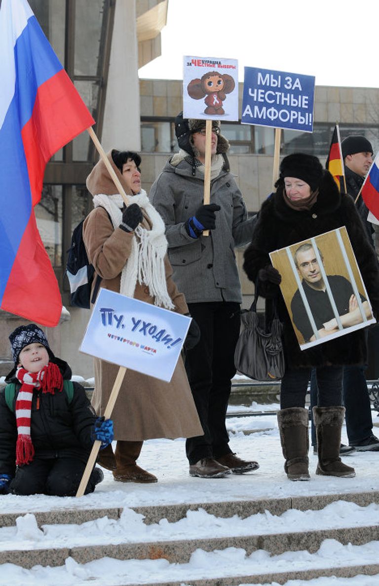 Хомяк расправил плечи и человек-танк: необычные образы митингующих Хомяк расправил плечи и человек-танк: необычные образы митингующих