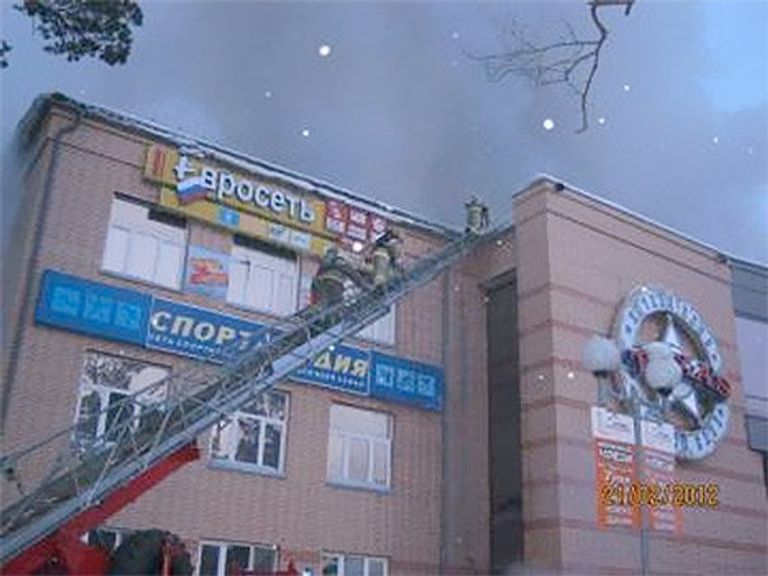 Пожар в торговом центре в Лесосибирске Красноярского края Пожар в торговом центре в Лесосибирске Красноярского края