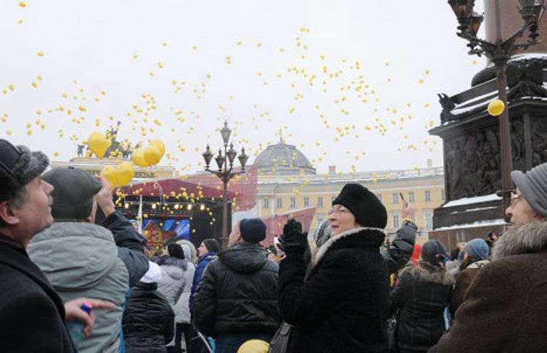 В День защитника отечества в Петербурге штурмовали Зимний дворец В День защитника отечества в Петербурге штурмовали Зимний дворец