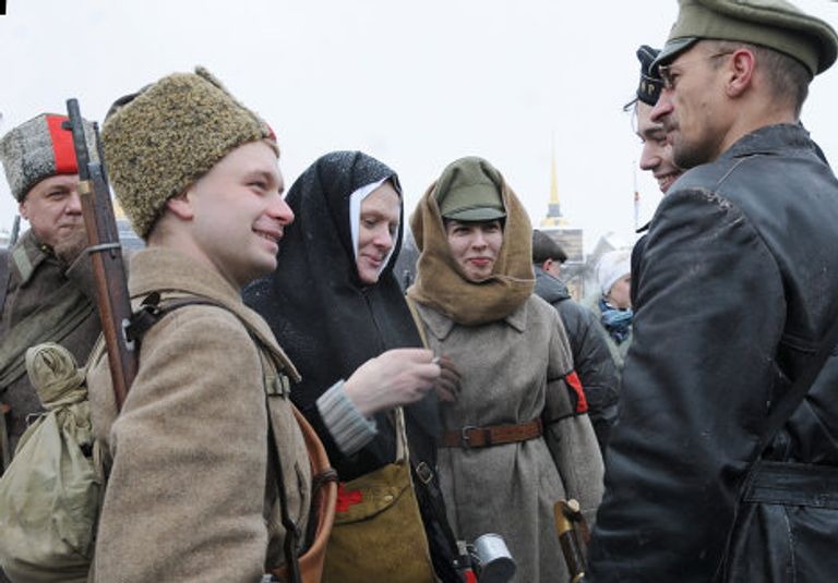 В День защитника отечества в Петербурге штурмовали Зимний дворец В День защитника отечества в Петербурге штурмовали Зимний дворец