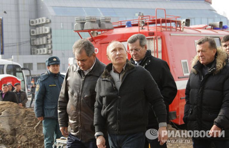 Премьер-министр РФ В.Путин побывал у частично обрушевшегося дома в Астрахани Премьер-министр РФ В.Путин побывал у частично обрушевшегося дома в Астрахани