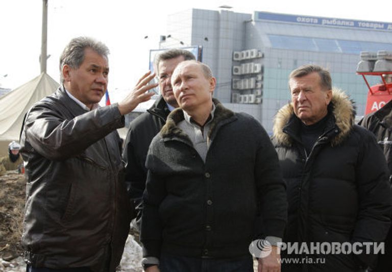 Премьер-министр РФ В.Путин побывал у частично обрушевшегося дома в Астрахани Премьер-министр РФ В.Путин побывал у частично обрушевшегося дома в Астрахани