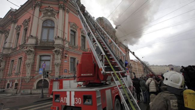 Пожар во дворце Белосельских-Белозерских в Санкт-Петербурге Пожар во дворце Белосельских-Белозерских в Санкт-Петербурге