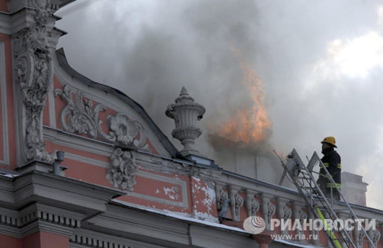 Пожар во дворце Белосельских-Белозерских в Санкт-Петербурге Пожар во дворце Белосельских-Белозерских в Санкт-Петербурге