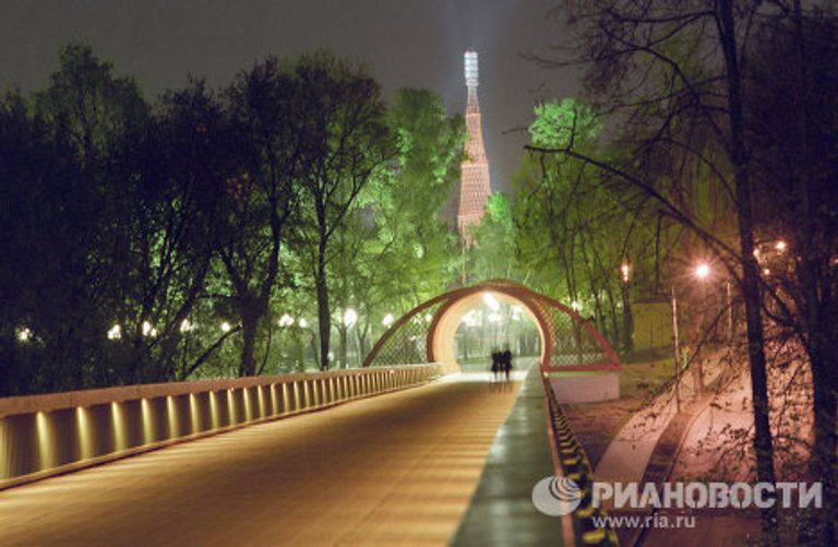 Вид на Шуховскую башню Вид на Шуховскую башню