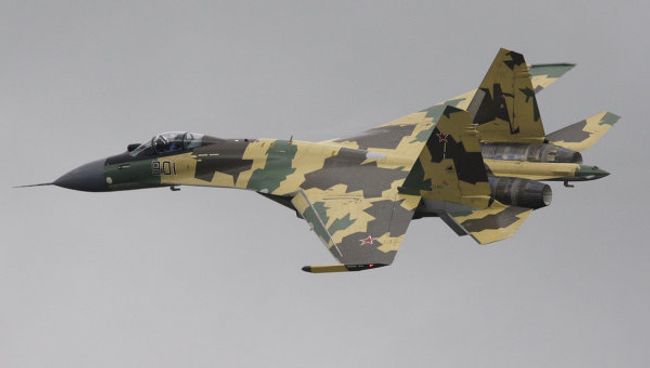Многоцелевой истребитель Су-35. Архивное фото Многоцелевой истребитель Су-35. Архивное фото