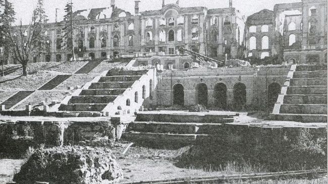 Разрушенный Петергофский дворец, 1944 год