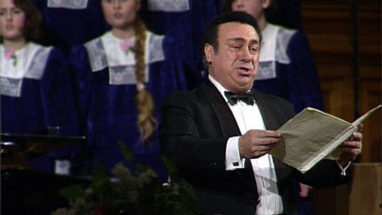 Panis Angelicus в исполнении Зураба Соткилавы. Кадры из архива Panis Angelicus в исполнении Зураба Соткилавы. Кадры из архива
