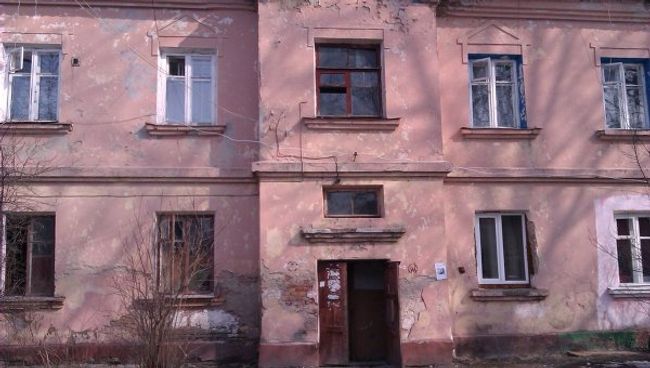 Поиски похищенной в Брянске девочки. Подъезд дома по улице Пушкина, где была обнаружена коляска Поиски похищенной в Брянске девочки. Подъезд дома по улице Пушкина, где была обнаружена коляска