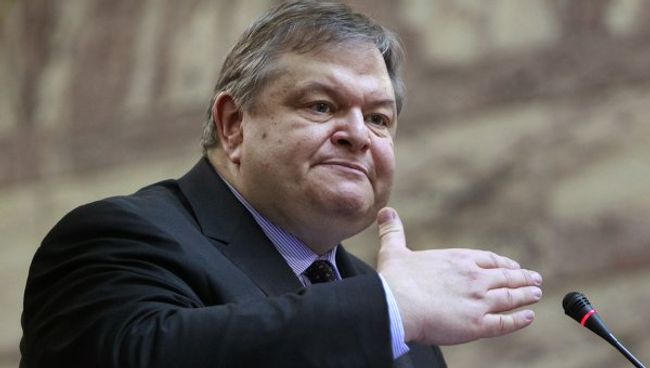 Греческий политик Евангелос Венизелос, представитель партии ПАСОК, выступает перед парламентом в Афинах
